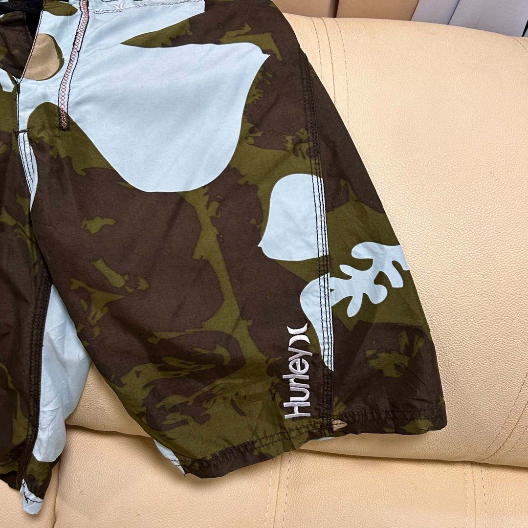 Hurley Camo Floral Board Shorts (Category: Shorts) located in Manila. Submitted by bud_thriftt (Listing ID 1463380743, Image 3). Description: Hurley board shorts: camo & floral print, drawstring waist, side cargo pocket. Perfect for beach/pool. Hurley logo on leg..
