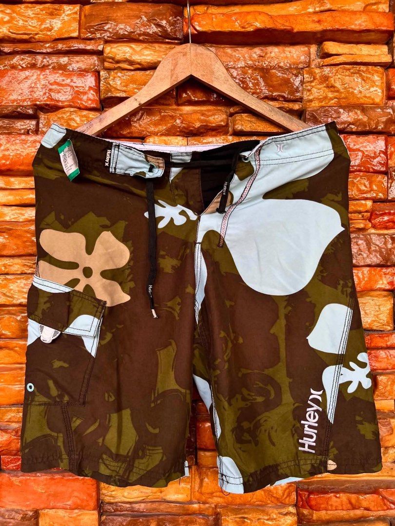 Hurley Camo Floral Board Shorts (Category: Shorts) located in Manila. Submitted by bud_thriftt (Listing ID 1463380743, Image 1). Description: Hurley board shorts: camo & floral print, drawstring waist, side cargo pocket. Perfect for beach/pool. Hurley logo on leg..
