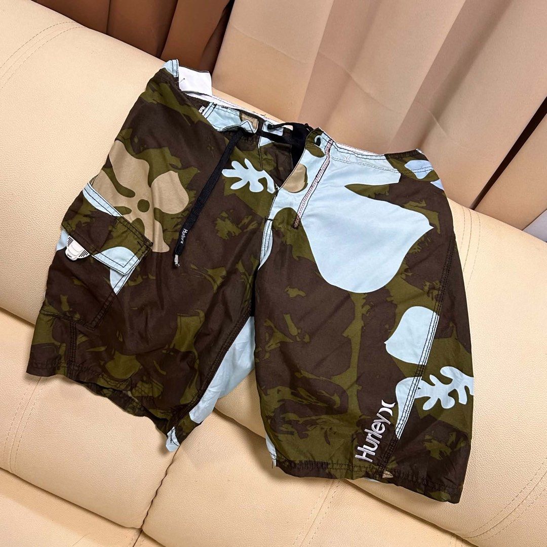 Hurley Camo Floral Board Shorts (Category: Shorts) located in Manila. Submitted by bud_thriftt (Listing ID 1463380743, Image 2). Description: Hurley board shorts: camo & floral print, drawstring waist, side cargo pocket. Perfect for beach/pool. Hurley logo on leg..