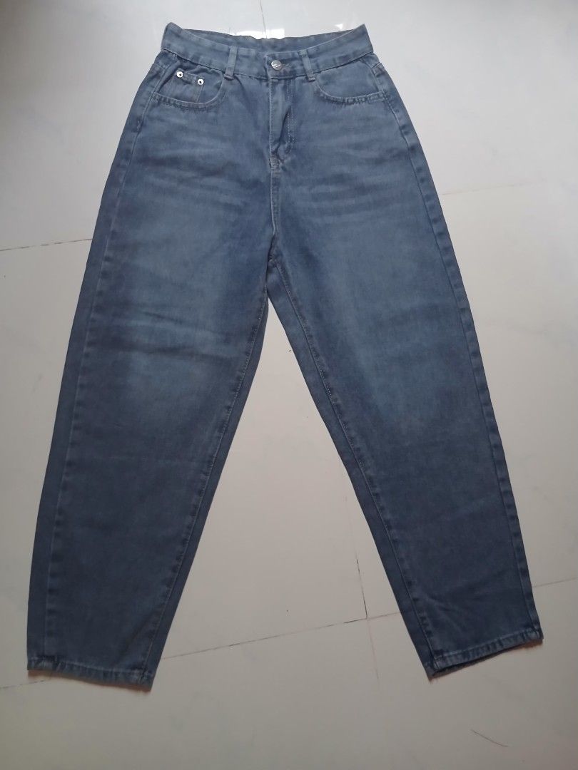 Hw jeans (Category: Jeans) located in Tayabas. Submitted by ahrcelllego (Listing ID 1463369869, Image 1). Description: waisline size 26-27.