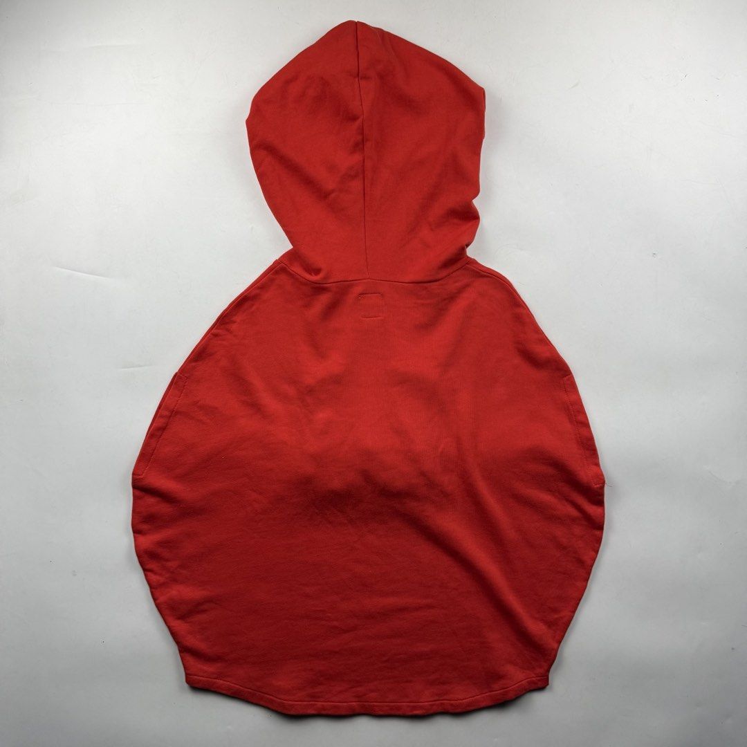 Hyoma Circle Hoodie (Category: Hoodies) located in Manila. Submitted by jademax (Listing ID 1463386810, Image 2). Description: Size Small Length: 26” Pit: 26.5” .