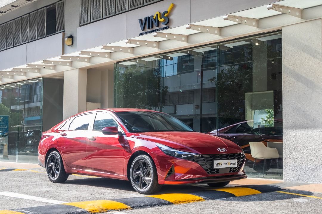 Hyundai Avante 1.6A S Auto (Category: Used Cars) located in Singapore. Submitted by vinsautogroup (Listing ID 1463370653, Image 1). Description: Vehicle Features: Responsive 1.6L 4 cylinder inline 16 valve producing 120bhp. 6 speed auto transmission. Lane keep assist, drive mode selector, keyless entry/start. Accessories: Sport rims, leather seats, blind spot assist, brake hold, auto headlights, digital instrument cluster, wireless Apple CarPlay/