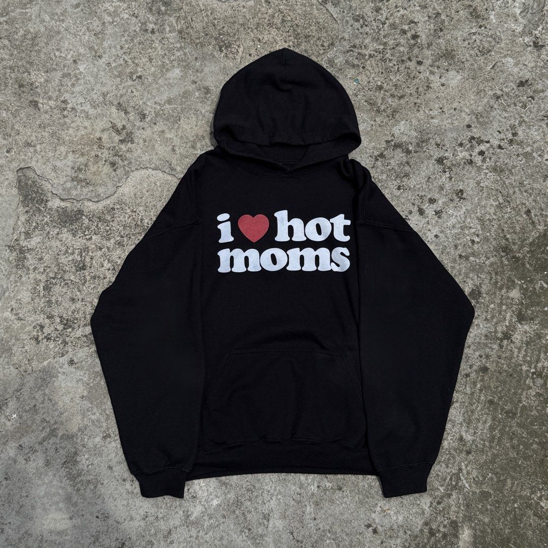 Black Graphic Hoodie [RUSH] (Category: Hoodies) located in Las Pinas. Submitted by rtmrz (Listing ID 1463384940, Image 1). Description: Black “I Love Hot Moms Hoodie/I Love Hot Moms” Hoodi Large on tag. Boxy fit. Width: 24” Length: 25” RFS: Decluttering 📍Las Piñas Payment via Gcash or bank transfer. Shipping via Lalamove or J&T (buyer shoulders shipping cost).