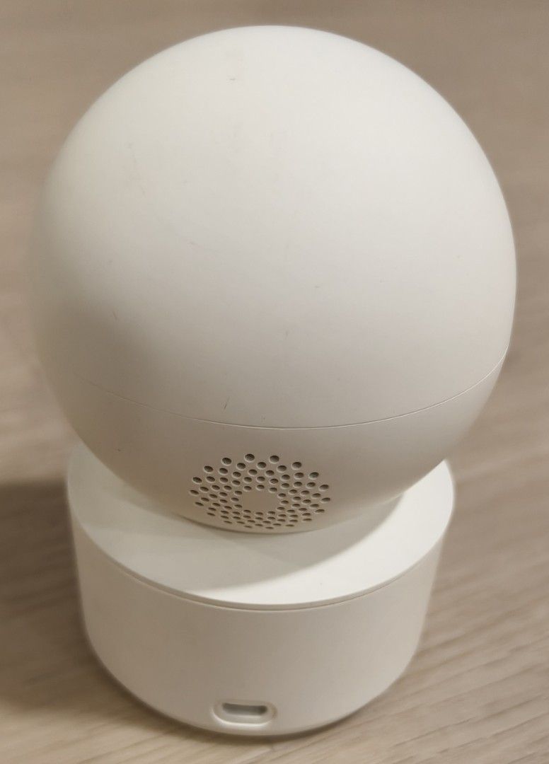 iMiLAB Home Security Camera Basic (Category: Security Systems & CCTV Cameras) located in Singapore. Submitted by r3bbit (Listing ID 1463333613, Image 2). Description: - White rotating security camera - Model: CAMSXJ164 - Built-in speaker - USB-C power input (5V/1A) - Ideal for home security monitoring - Simple QR code setup.