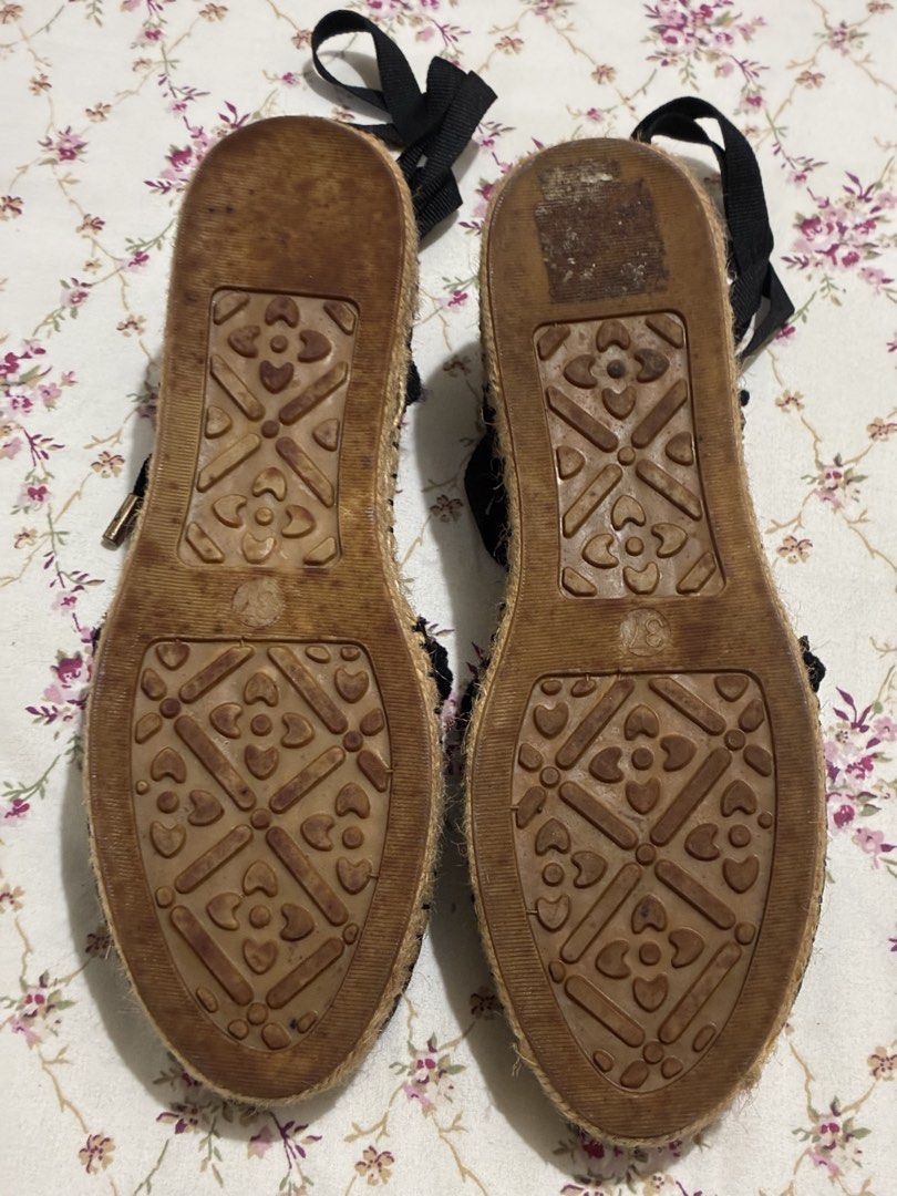 Imported Shoes (Category: Flats & Sandals) located in Muntinlupa City. Submitted by mystyle10 (Listing ID 1463351564, Image 3). Description: DECLUTTERING Was misplaced and stored but use 2x only (refer to pictures) Imported.