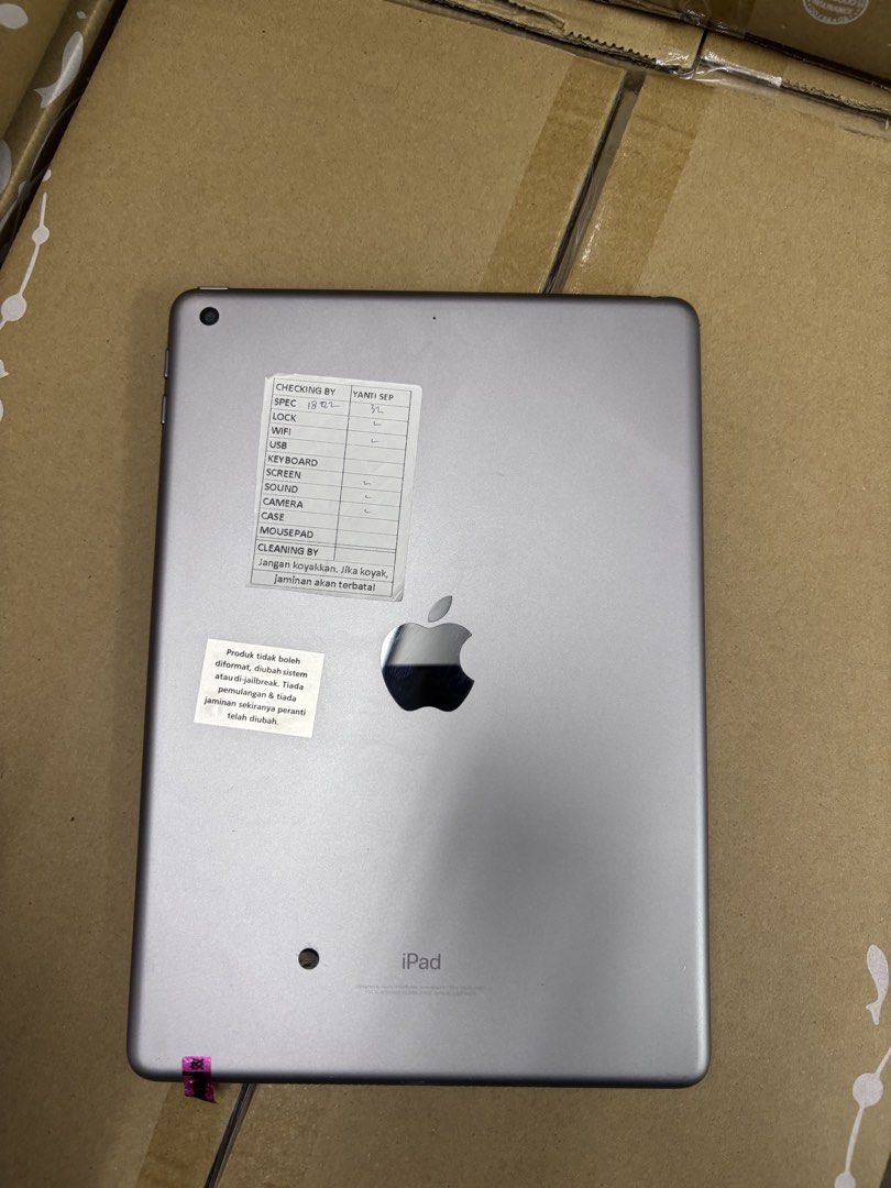 ipad (5th generation) (Category: iPad) located in Kuala Lumpur. Submitted by haikalshuk63549 (Listing ID 1463420140, Image 2). Description: Used iPad 5th Generation 32GB grey RM299 Model: iPad 5th Gen Storage: 32GB Colour: Grey iPadOS: 16.7.16 ✅ Well-maintained and fully functional ✅ Touchscreen, camera, speaker, Wi-Fi and battery are all working well ✅ Minor scratches from normal use ✅ Clean overall condition Perfect for: * Online classes and st