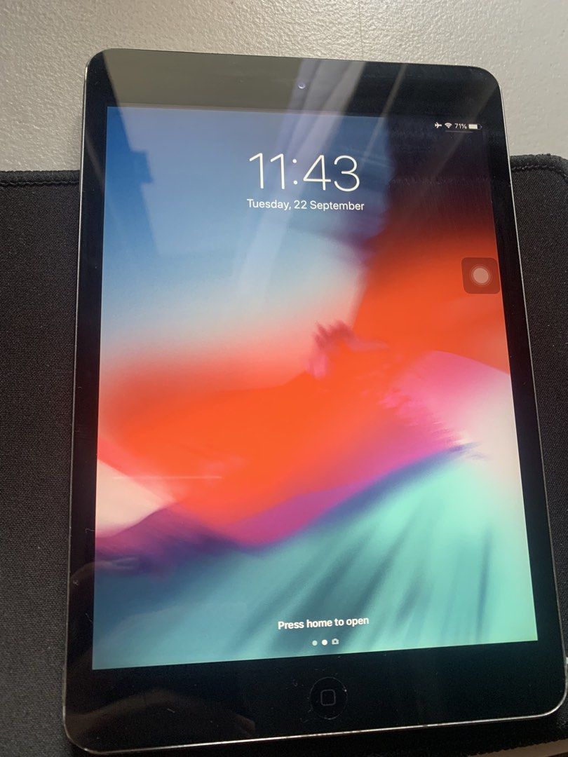 iPad mini 2 (Category: iPad) located in Paranaque City. Submitted by cozbii (Listing ID 1463364704, Image 2). Description: iPad mini 2 16GB no history of repair with original box physical condition: has multiple scratches and dents from use. please refer to the actual photos for condition. no hidden issues. message me if interested. RFS: Not being used / decluttering Location: Parañaque MOP: Gcash or Bank transfer.