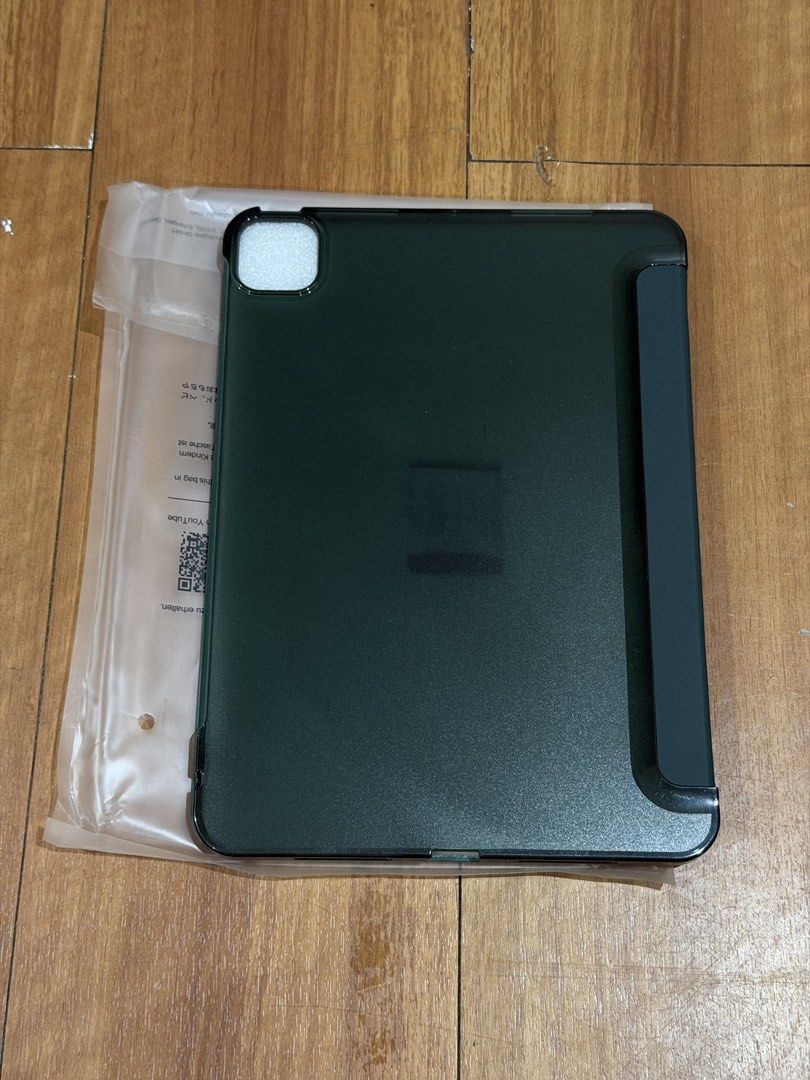 iPad Pro 11 Inch Case M4 2024 (5th Gen) (Category: Cases & Sleeves) located in Taguig. Submitted by shop.alybuzon (Listing ID 1463445644, Image 3). Description: Never used RFS: wrong size == .