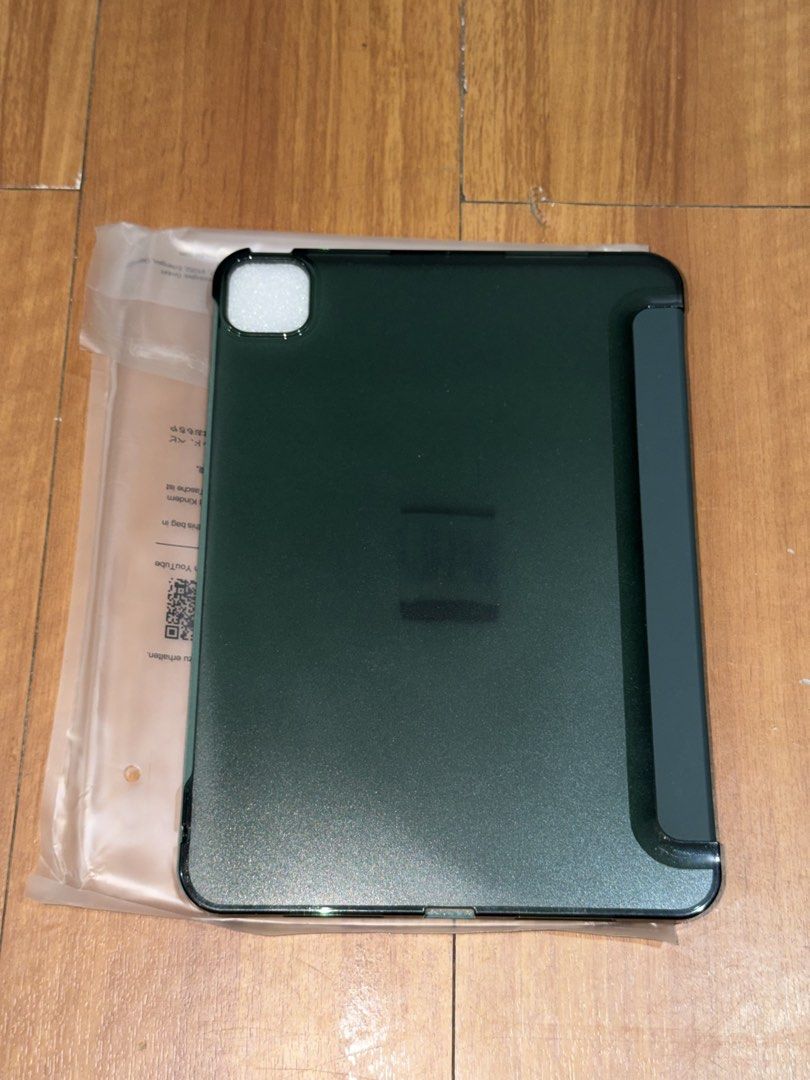 iPad Pro 11 Inch Case M4 2024 (5th Gen) (Category: Cases & Sleeves) located in Taguig. Submitted by shop.alybuzon (Listing ID 1463445644, Image 2). Description: Never used RFS: wrong size == .
