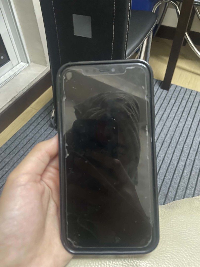 IPHONE 11 with CASE / NO ISSUE screen protector po yang scratch (Category: Cases & Sleeves) located in Manila. Submitted by ysabellade60459 (Listing ID 1463447942, Image 3). Description: .