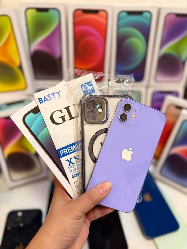 Iphone 12 128gb wifi use only complete packege (Category: iPhone 12 Series) located in Caloocan City. Submitted by JennMT (Listing ID 1463346684, Image 2). Description: ONHAND! iPhone 12 128gb wifi use- 8500 only Ios 26 already .05 camers No issue makinis 80% up battery Face id true tone ok All working bukod ss txt and calls.