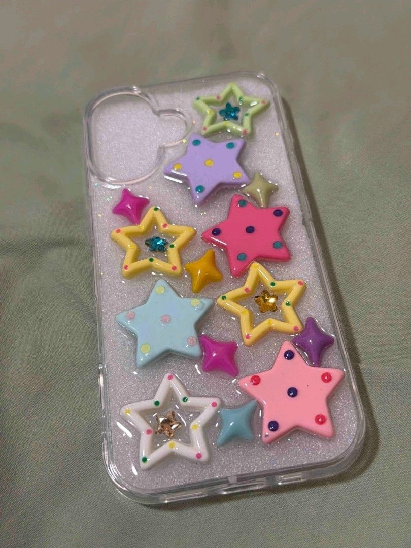 iPhone 17 case (Category: Cases & Sleeves) located in Manila. Submitted by gelahue (Listing ID 1463451887, Image 2). Description: iPhone 17 base case all brand new, never used. rfs: bought ip17 pro max instead maroon- Php 60 silver- Php 60 stars- Php 130 take all- 230.