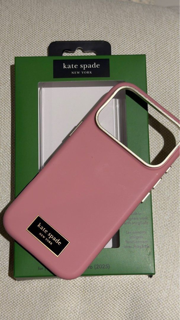 iPhone 17 Pro Kate Spade Case (Category: Cases & Sleeves) located in Quezon City. Submitted by declutterw_v (Listing ID 1463496575, Image 2). Description: used once but with veryyy minimal scratches when my slipped nung brand new :( bought from power mac.