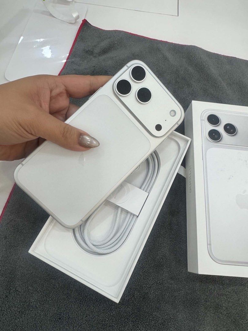 Iphone 17 pro max 256gb Silver (Category: iPhone 17 Series) located in Manila. Submitted by annetrepreneur (Listing ID 1463504059, Image 1). Description: Open July 29 used Aug 15 Stop using Sept 12 decided to sell Got flip from smart.