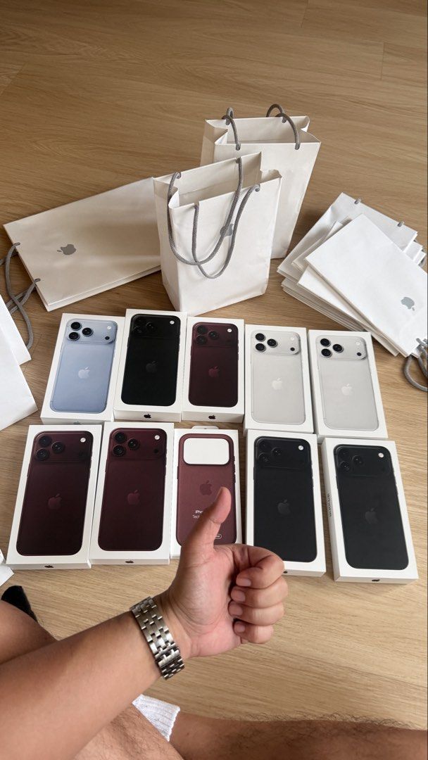 IPHONE 18 PRO MAX 256 GB (Category: iPhone 18 Series) located in Navotas City. Submitted by darkseed4 (Listing ID 1463378396, Image 2). Description: Iphone 18 Pro Max Singapore variant. Arrival Sept 23 1 Burgundy 2 Silver Marked down price. .