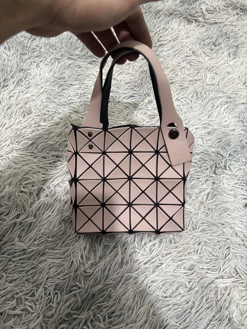 Issey Miyake Bao Bao (Category: Luxury Bags & Wallets) located in Tarlac. Submitted by yourewelcome.1 (Listing ID 1463363094, Image 1). Description: Issey Miyake Bao Bao In mini size Good condition.