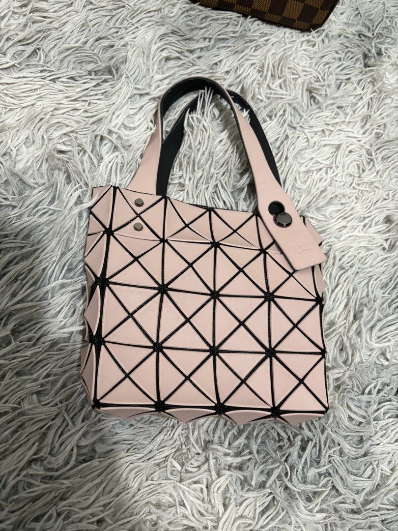 Issey Miyake Bao Bao (Category: Luxury Bags & Wallets) located in Tarlac. Submitted by yourewelcome.1 (Listing ID 1463363094, Image 2). Description: Issey Miyake Bao Bao In mini size Good condition.