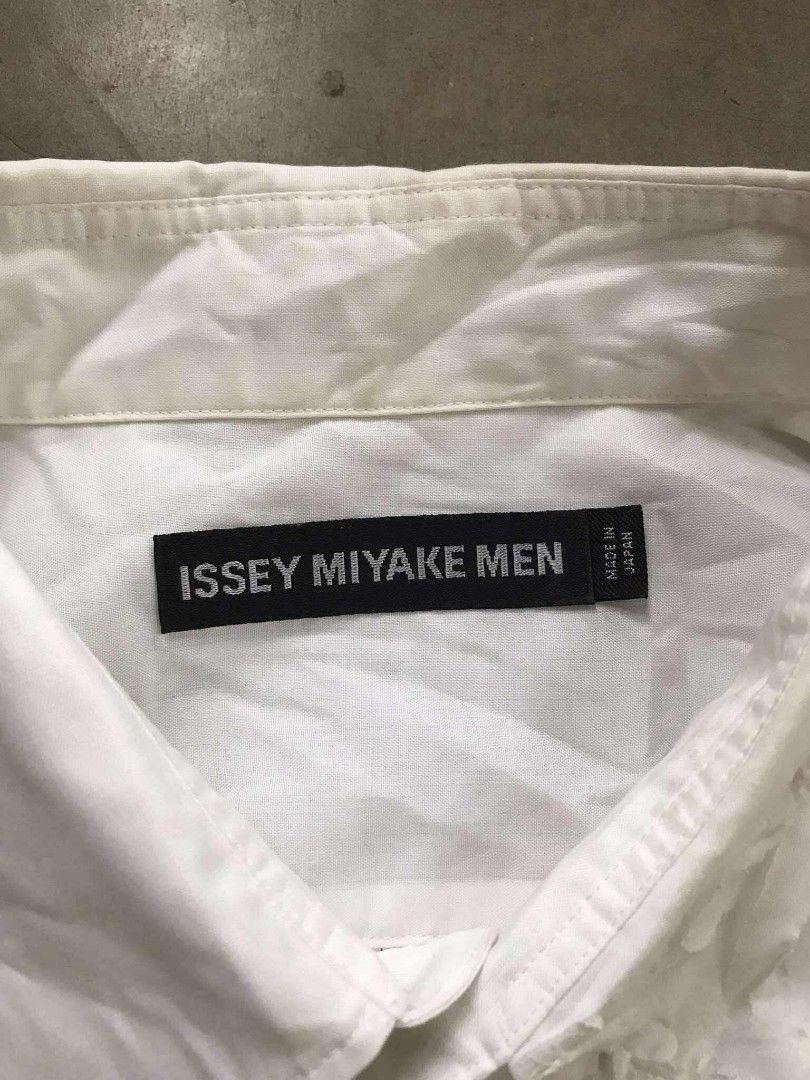 ISSEY MIYAKE MEN 2000's PLEATED WHITE BUTTON DOWN SHIRT (Category: Luxury Apparel) located in Argao. Submitted by thrift_ni_ar (Listing ID 1463462845, Image 2). Description: ISSEY MIYAKE MEN 2000's PLEATED WHITE BUTTON DOWN SHIRT ‼️ AUTHENTIC/LEGIT GOOD CONDITION SIZE LARGE W 21 / L 29 COLORATE 9.8 / 10 ISSUE :SEE LAST PIC 1,800 + SF 🛒🛒.