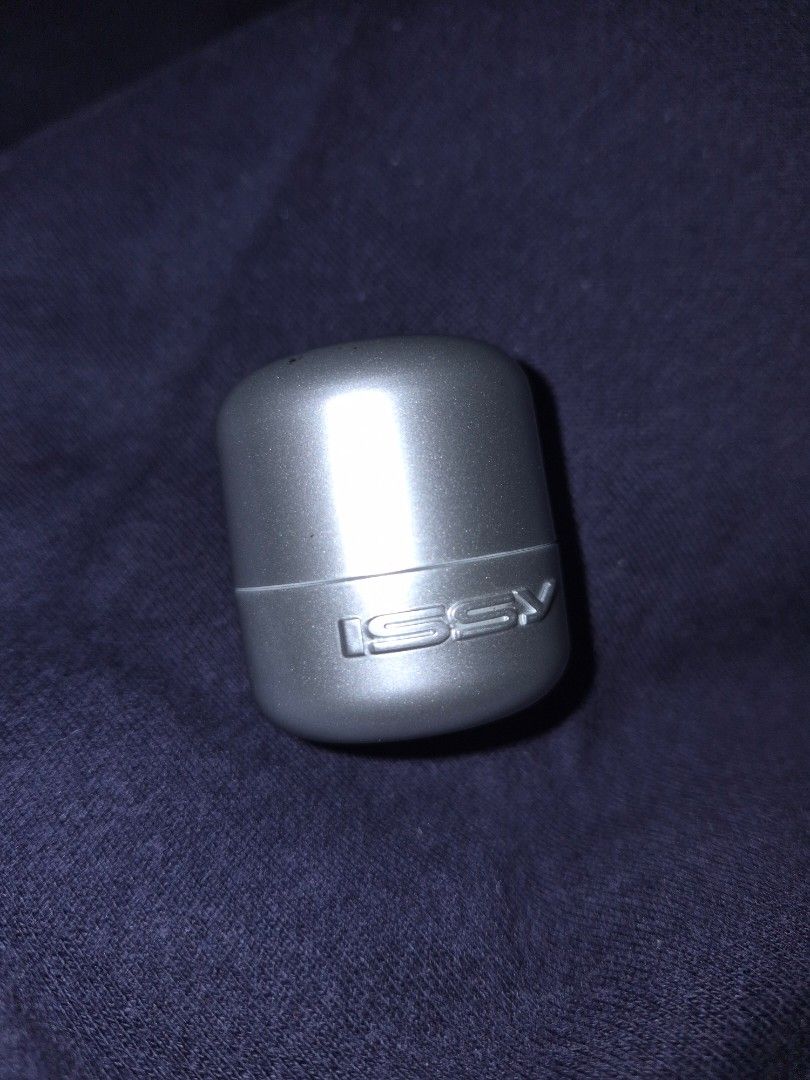 ISSY Crème Flush Stick (Category: Makeup) located in Manila. Submitted by mvgc04 (Listing ID 1463364054, Image 2). Description: - ISSY Crème Flush Stick in Sweetheart shade - Creamy, easy-to-blend formula - Provides a natural flush - Compact and portable for on-the-go touch-ups EXP: 07/2027.