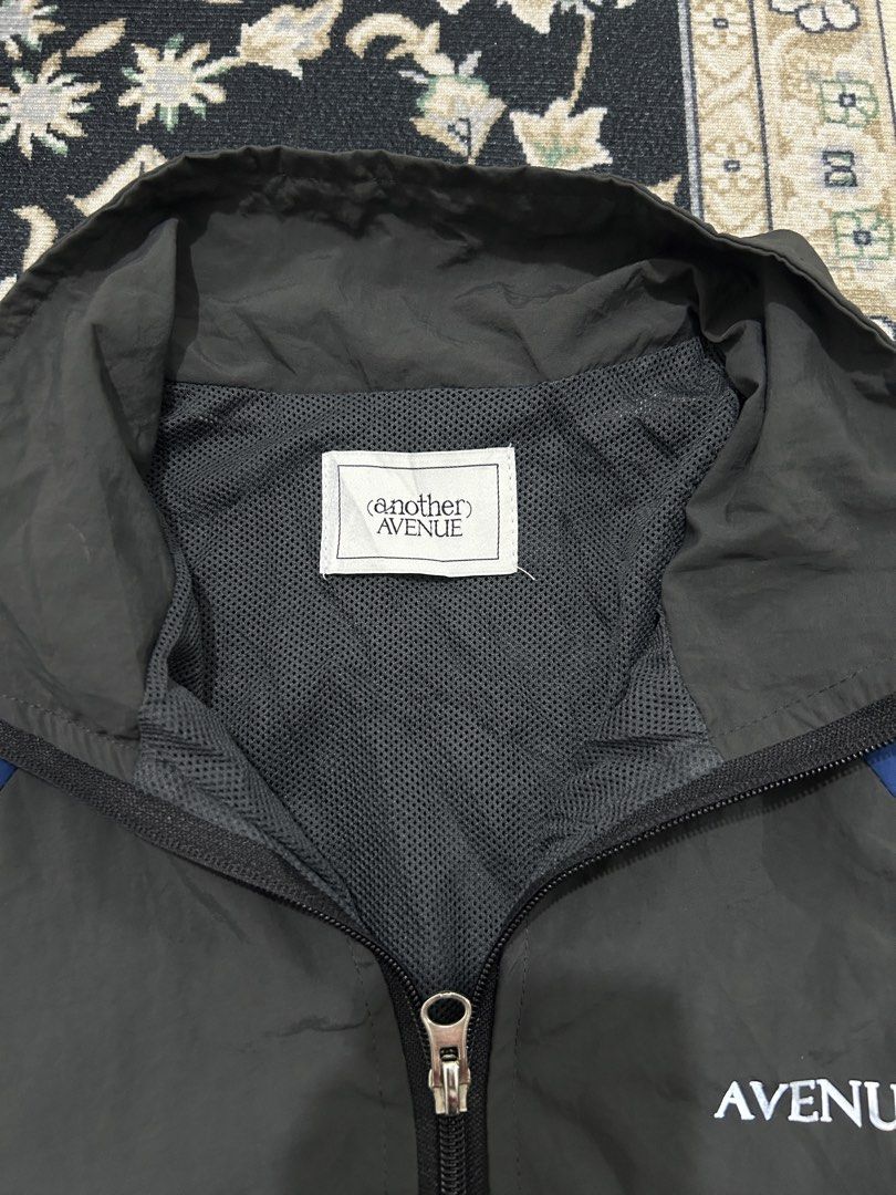 Jacket (Category: Coats, Jackets and Outerwear) located in Tawau. Submitted by nrhfza_ (Listing ID 1463478583, Image 3). Description: - P:25 L26 - Size M - L - Pinggang Bergetah - Combination colour grey,white and blue - 2 layer - srs buyer : 011tujuhpuluh112803.