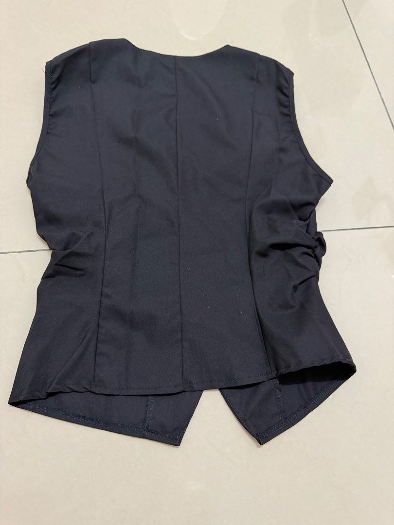 Jacket (Category: Coats, Jackets and Outerwear) located in Bukit Mertajam. Submitted by ki_ho0n (Listing ID 1463550142, Image 3). Description: .