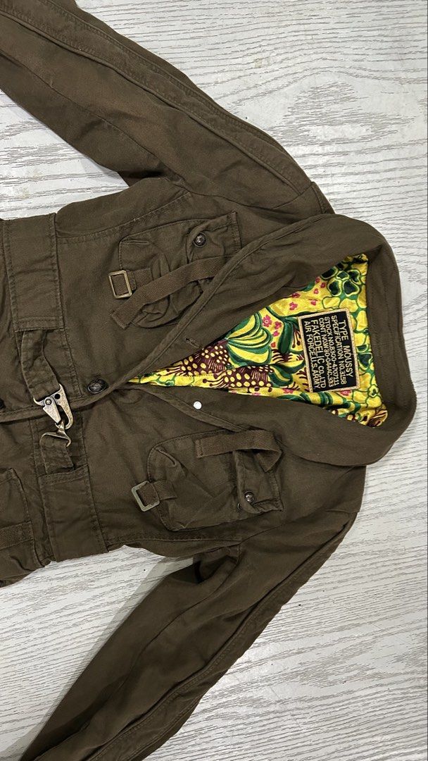 JACKET (Category: Coats, Jackets and Outerwear) located in San Carlos. Submitted by warmbear-0dff (Listing ID 1463550782, Image 3). Description: .