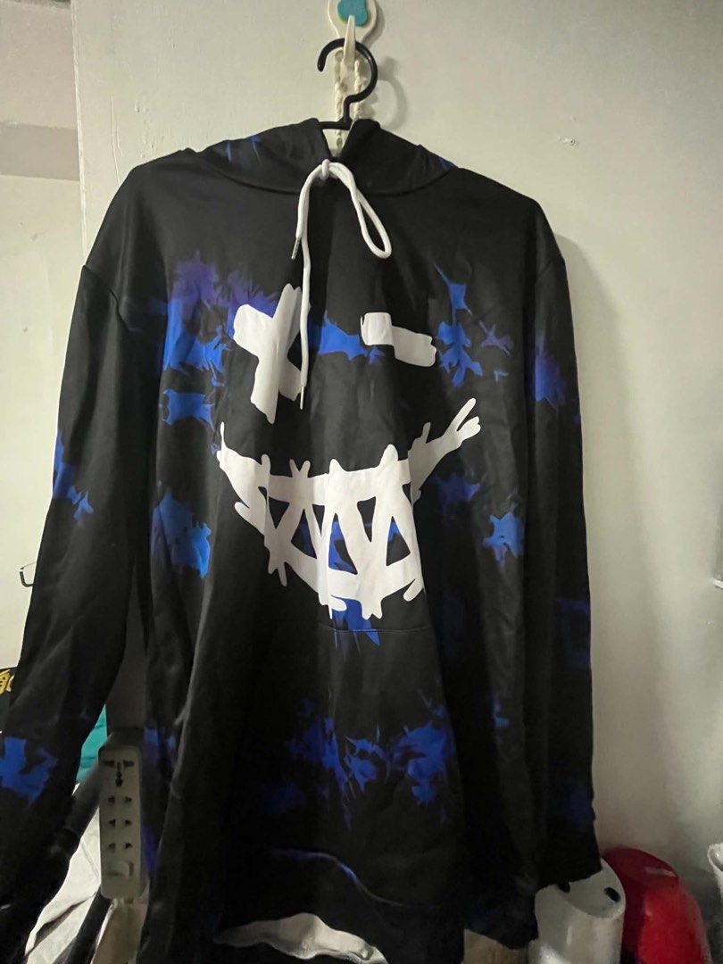 Jacket and jogging pants set (Category: Activewear) located in Caloocan City. Submitted by trebdy01 (Listing ID 1463361891, Image 2). Description: Brand new Bought it from shein kso malaki parehas s anak ko Medium size to large Blue and red available.