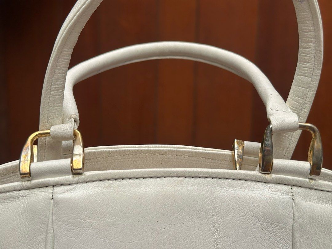 Jacoviti Italy soft leather handbag (Category: Shoulder Bags) located in Bulacan. Submitted by thriftbagcollections (Listing ID 1463398504, Image 2). Description: Jacoviti Italy soft leather handbag,good condition with minimal peeling inside.Approx:H-6.5”W-8.2”.