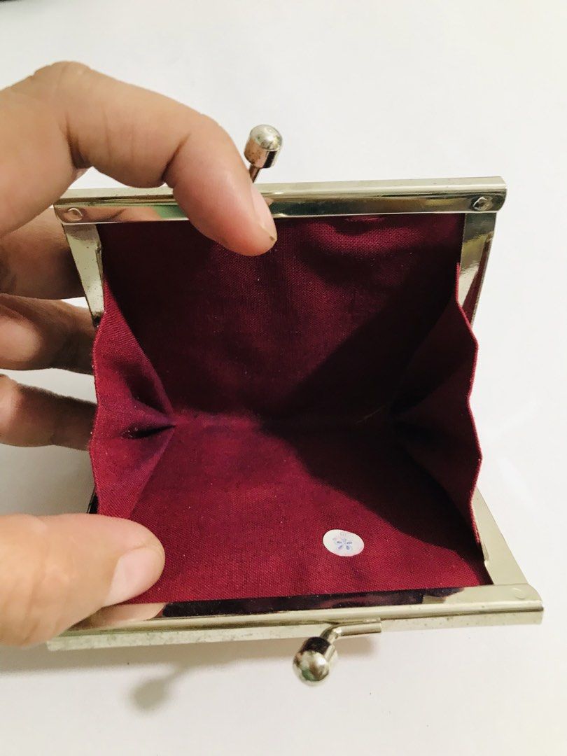 JAPAN KISSLOCK (Category: Purses & Pouches) located in Gamu. Submitted by 2022bagsbunny (Listing ID 1463378809, Image 3). Description: .