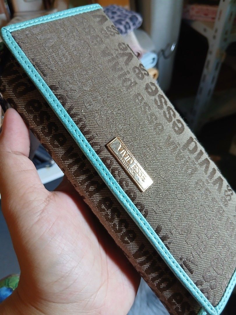 JAPAN LONG WALLET (Category: Wallets & Card holders) located in Calumpit. Submitted by collectionspurses (Listing ID 1463352306, Image 2). Description: Sofer thick, canvass, high end canvass material. From JAPAN. Brand new. From Japan box. Old stock since di po nagamit. but this is brand new orig from Japan ❤️🇯🇵.