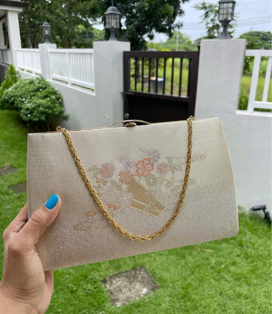 Japanese clutch (Category: Clutches) located in Bulacan. Submitted by thriftbagcollections (Listing ID 1463462907, Image 1). Description: Brandnew JapanesedClutch,Approx:H-5”W-8”D-1.5”handle 4.5”.