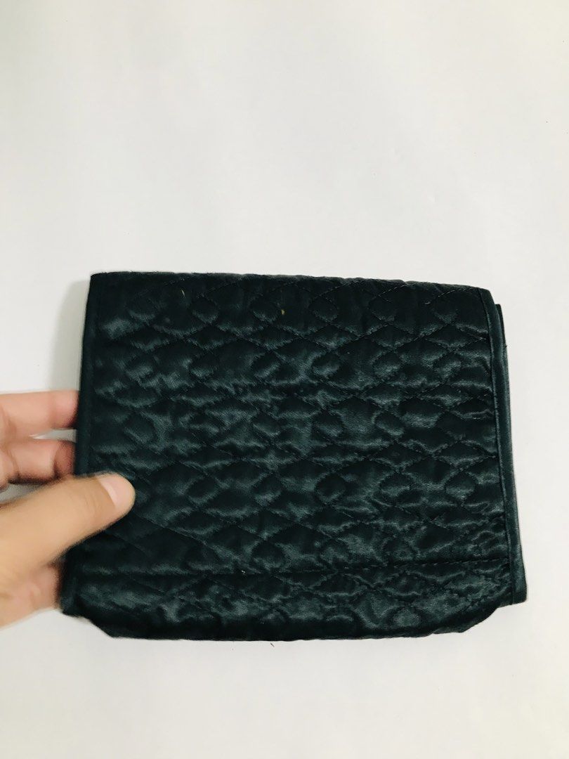 JEWELRY POUCH (Category: Purses & Pouches) located in Gamu. Submitted by 2022bagsbunny (Listing ID 1463381028, Image 2). Description: .