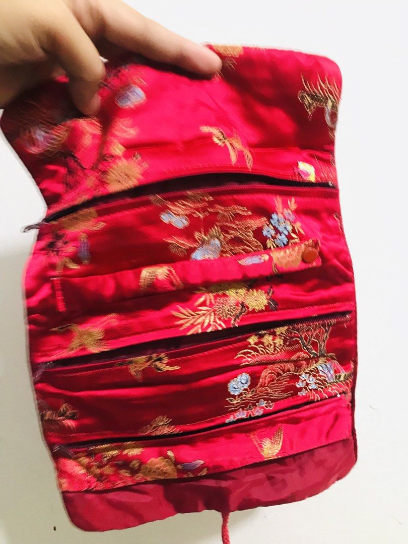 JEWELRY POUCH (Category: Purses & Pouches) located in Gamu. Submitted by 2022bagsbunny (Listing ID 1463386163, Image 2). Description: .