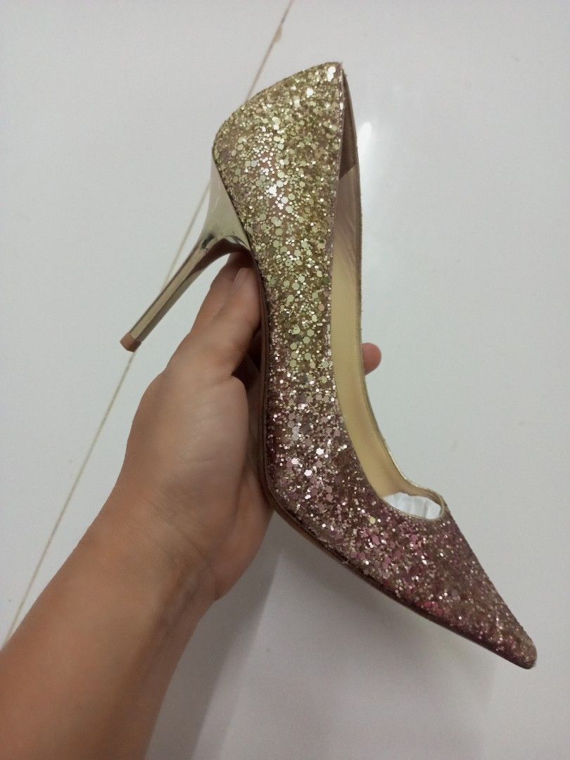 JIMMY CHOO GLITTER PUMPS (Category: Heels) located in Bulacan. Submitted by joanagwen (Listing ID 1463551583, Image 3). Description: JAAAYYY CEE OMBRE GLITTER PUMPS Pang event niyo mga sissy Size 36.5 on tag.