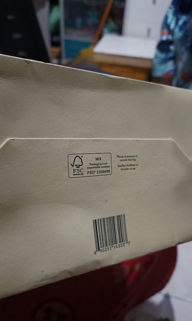 Jo Malone paper bag size Large (Category: Storage Boxes & Baskets) located in Pasay City. Submitted by khim1202ma07307 (Listing ID 1463448769, Image 3). Description: .