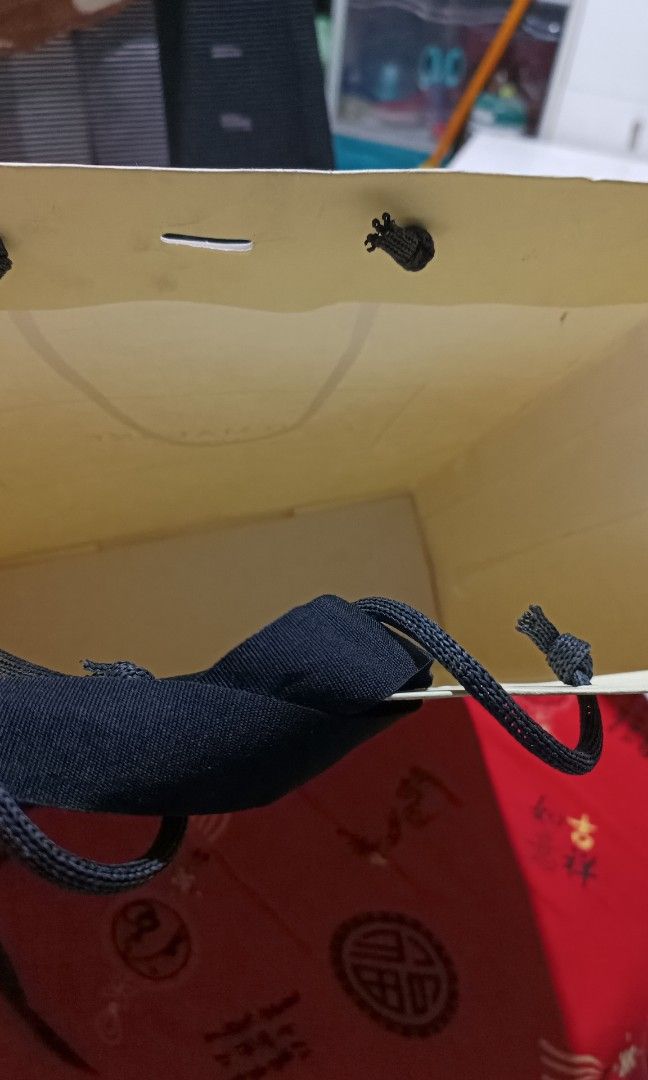 Jo Malone paper bag size Large (Category: Storage Boxes & Baskets) located in Pasay City. Submitted by khim1202ma07307 (Listing ID 1463448769, Image 2). Description: .