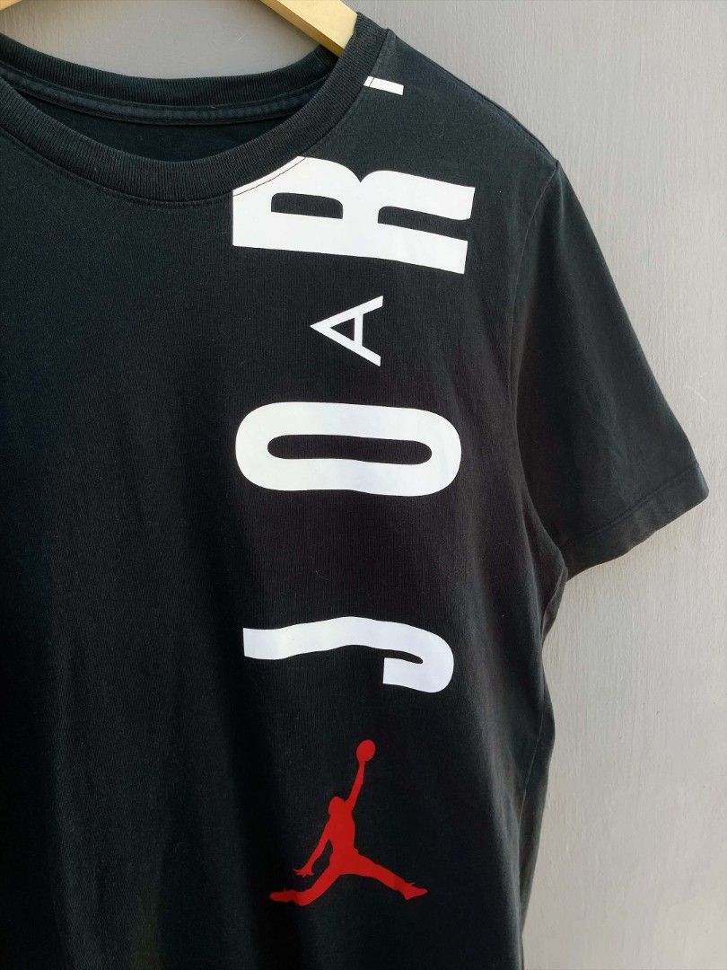Jordan (Category: Activewear) located in San Nicolas. Submitted by lictawajre19642 (Listing ID 1463395221, Image 2). Description: Size: medium Width :18 Length :26 CR:9.5/10 Issue :slightly faded sa manggas.
