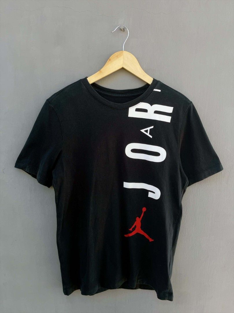 Jordan (Category: Activewear) located in San Nicolas. Submitted by lictawajre19642 (Listing ID 1463395221, Image 1). Description: Size: medium Width :18 Length :26 CR:9.5/10 Issue :slightly faded sa manggas.
