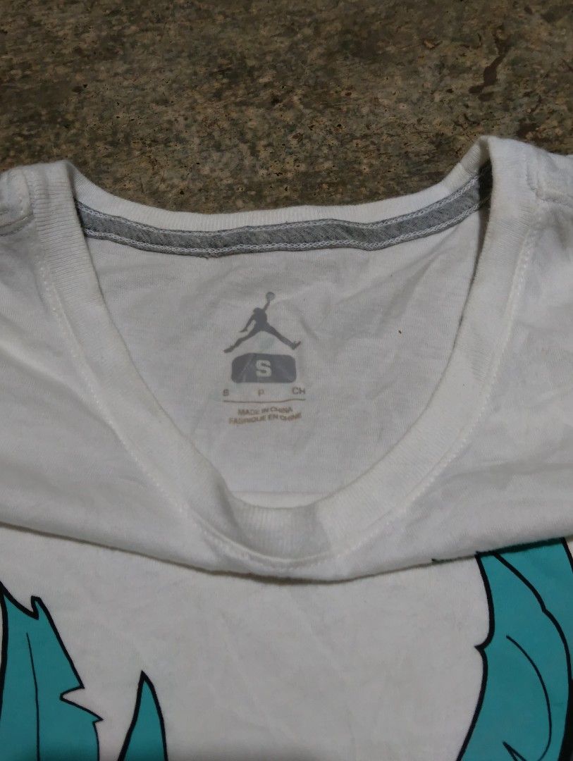 Jordan (Category: Formal Shirts) located in Ajuy. Submitted by aljohndalumpines88 (Listing ID 1463469676, Image 2). Description: no issue small.