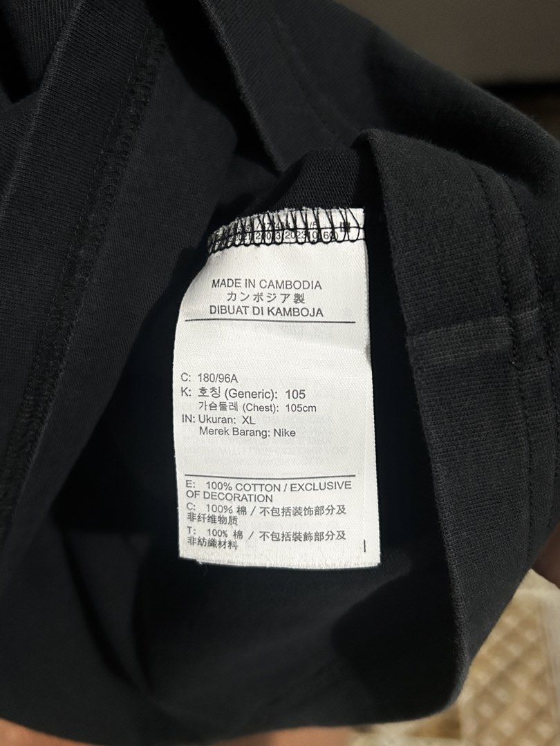 Jordan Flight T-Shirt Black XL (Category: Tshirts & Polo Shirts ) located in Davao. Submitted by orbetaarch23339 (Listing ID 1463516468, Image 3). Description: - Authentic Black Jordan T-shirt - Features iconic Jumpman logo and 'Flight' graphic - Size: XL - Material: 100% Cotton - Origin: Made in Cambodia.