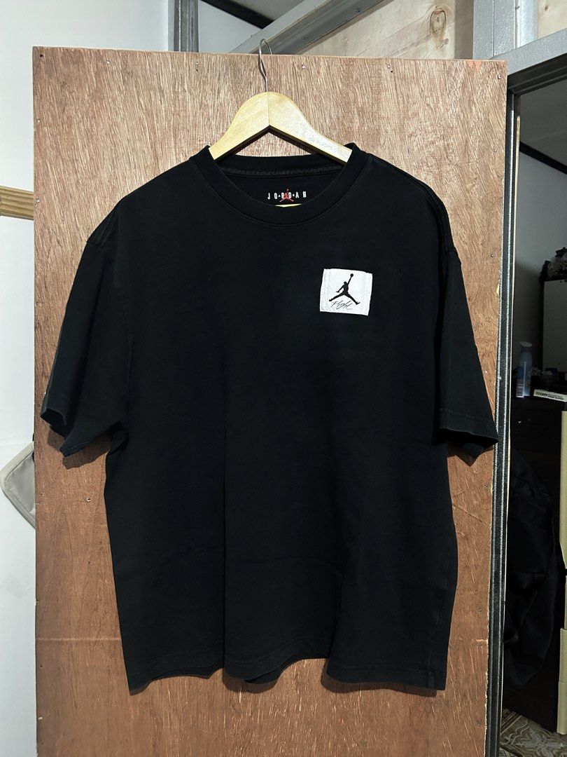Jordan Flight T-Shirt Black XL (Category: Tshirts & Polo Shirts ) located in Davao. Submitted by orbetaarch23339 (Listing ID 1463516468, Image 1). Description: - Authentic Black Jordan T-shirt - Features iconic Jumpman logo and 'Flight' graphic - Size: XL - Material: 100% Cotton - Origin: Made in Cambodia.