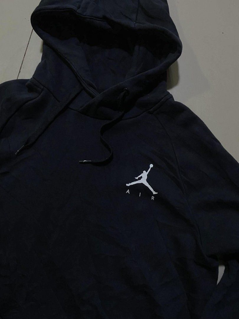 Jordan pull over hoodie jacket (Category: Coats, Jackets and Outerwear) located in Alburquerque. Submitted by ayrelieonlineshop (Listing ID 1463510859, Image 2). Description: Jordan pull over hoodie jacket size small dimensions W-19.5 L-27 very excellent condition no pinhole or punit.
