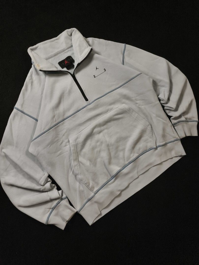 Jordan Quarter Zip (Category: Coats, Jackets and Outerwear) located in San Fernando. Submitted by gaboo_asncn (Listing ID 1463541945, Image 1). Description: - Jordan Quarter Zip - Size: Medium on tag (W22.5/L26) - Condition: Excellent - Color Rate: 9.5/10 - NOTE: Need deep wash.