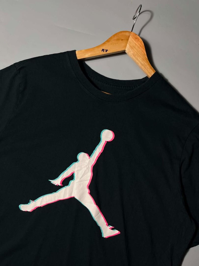 JORDAN TEE (Category: Formal Shirts) located in General Santos City (Dadiangas). Submitted by arjay_genita (Listing ID 1463382684, Image 2). Description: Air Jordan ‼️Size Large (21/28) ‼️Excellent condition ‼️Color rate 9.5./10 ‼️No issue.