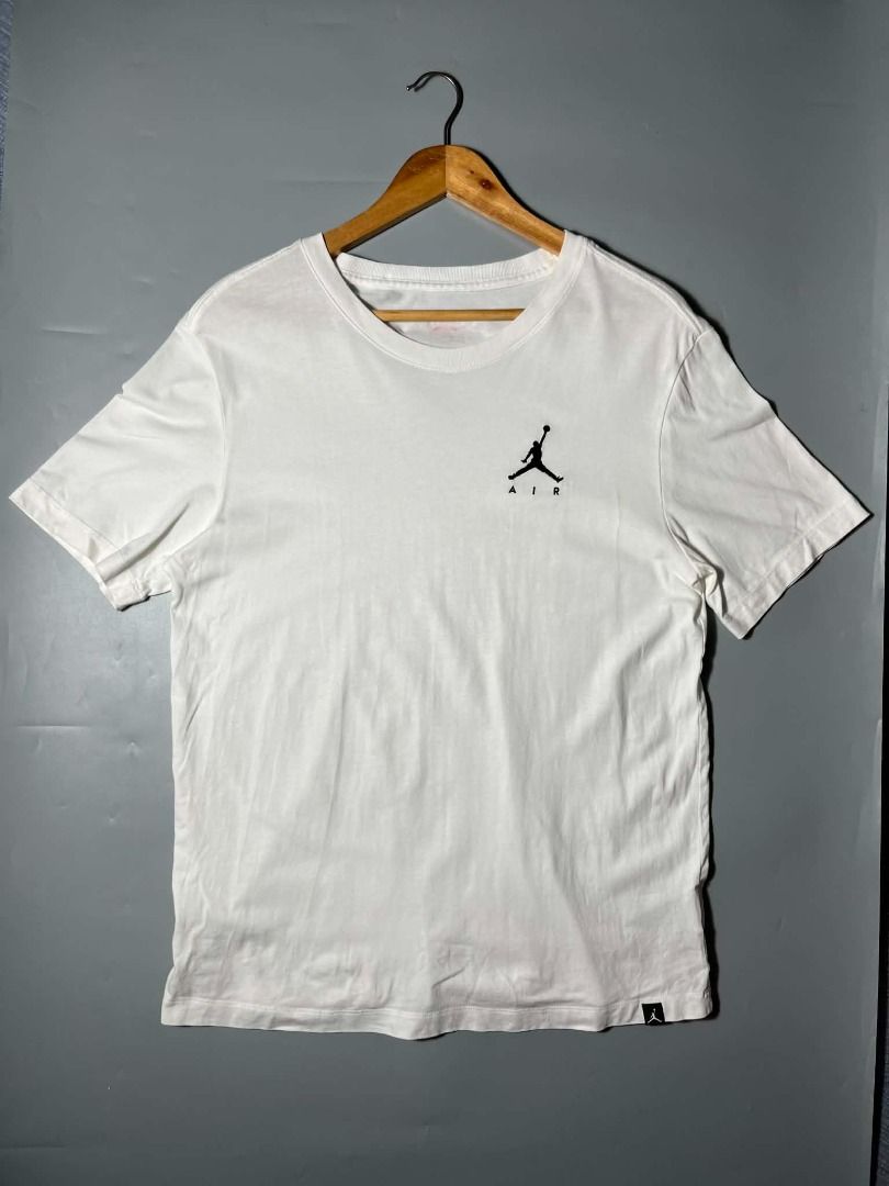 JORDAN TEE (Category: Formal Shirts) located in General Santos City (Dadiangas). Submitted by arjay_genita (Listing ID 1463383232, Image 1). Description: Air Jordan ‼️Size Large (20.5/27) ‼️Excellent condition ‼️Color rate 9.5./10 ‼️No issue.