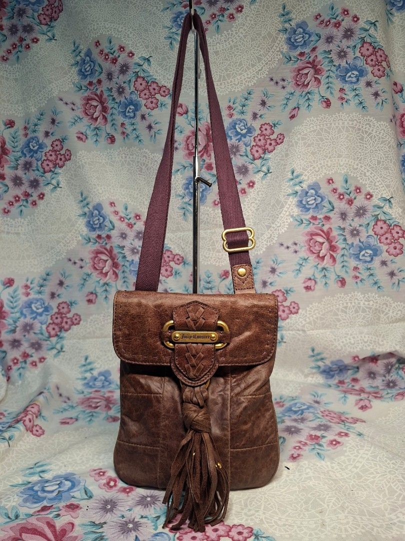 JUICY COUTURE SLING BAG (Category: Cross-body Bags) located in General Mariano Alvarez. Submitted by adonid (Listing ID 1463375636, Image 1). Description: GOOD CONDITION ORIGINAL VINTAGE JUICY COURE NO ISSUE.