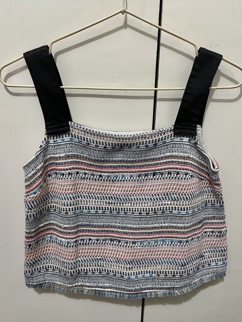 Just G Textured Crop Top with Black Straps Size 2 (Category: Sleeveless) located in Quezon City. Submitted by soujya.ph (Listing ID 1463334042, Image 1). Description: rfs: decluttering.