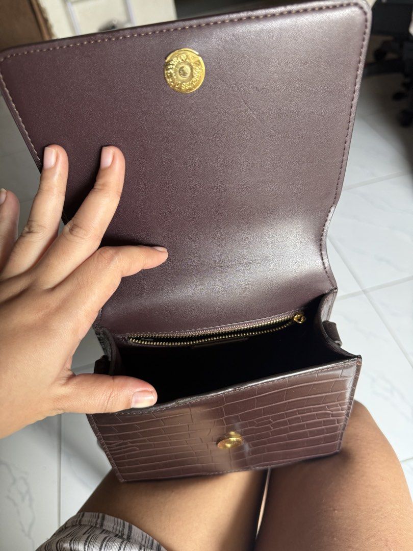 JW PEI sling bag (Category: Luxury Bags & Wallets) located in Ilagan. Submitted by maiadale (Listing ID 1463486144, Image 2). Description: UKAY SOURCE JWPEI SLING BAG LIKE NEW.