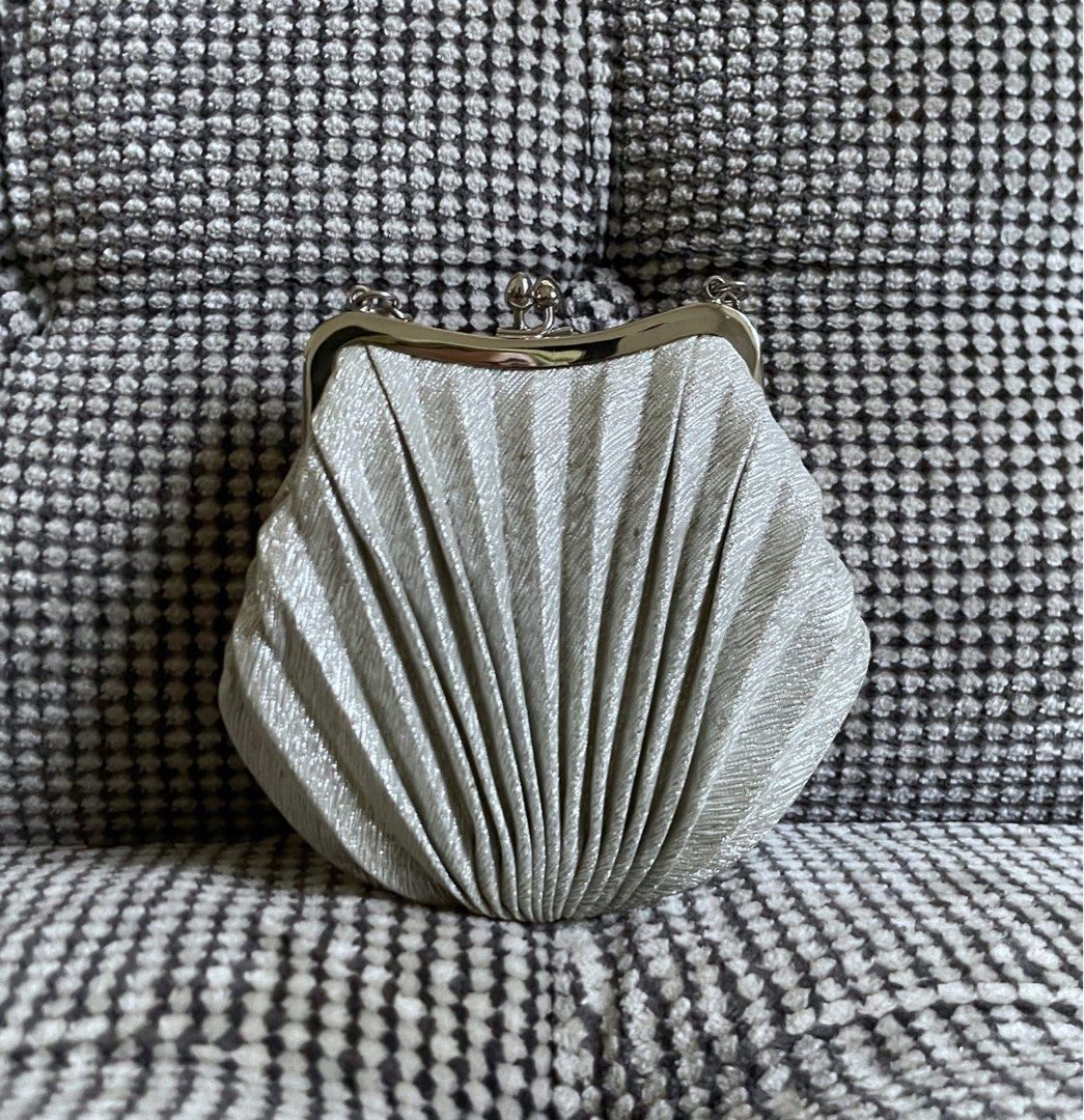 Katsumi Tokyo Clutch (Category: Clutches) located in Bulacan. Submitted by thriftbagcollections (Listing ID 1463405468, Image 3). Description: Katsumi Tokyo Clutch,Excellent condition!Approx;H-4.5”W-5” handle 9”.