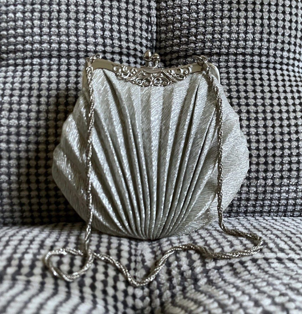 Katsumi Tokyo Clutch (Category: Clutches) located in Bulacan. Submitted by thriftbagcollections (Listing ID 1463405468, Image 2). Description: Katsumi Tokyo Clutch,Excellent condition!Approx;H-4.5”W-5” handle 9”.